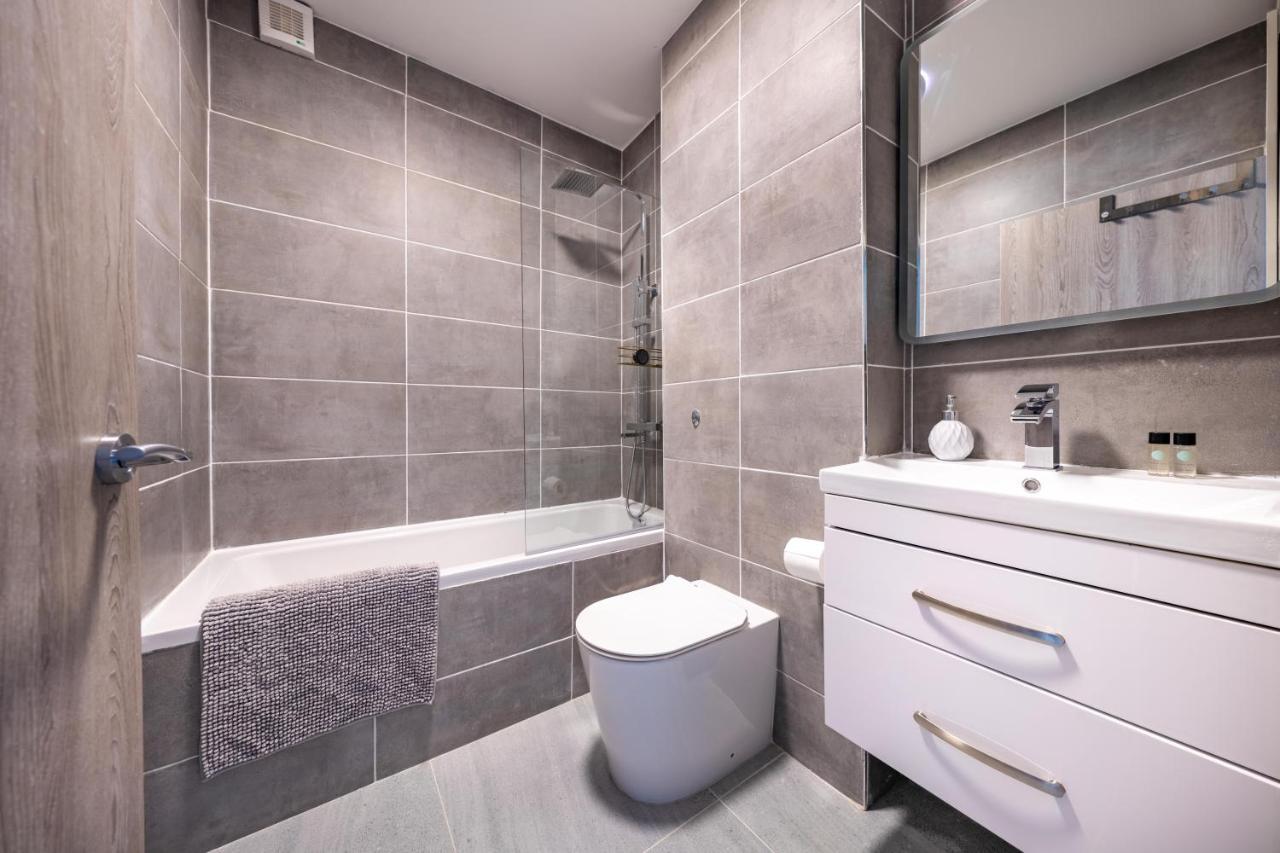 Ash View Place 4 -Heathrow - Thorpe Park - Free Parking Staines-upon-Thames Kültér fotó