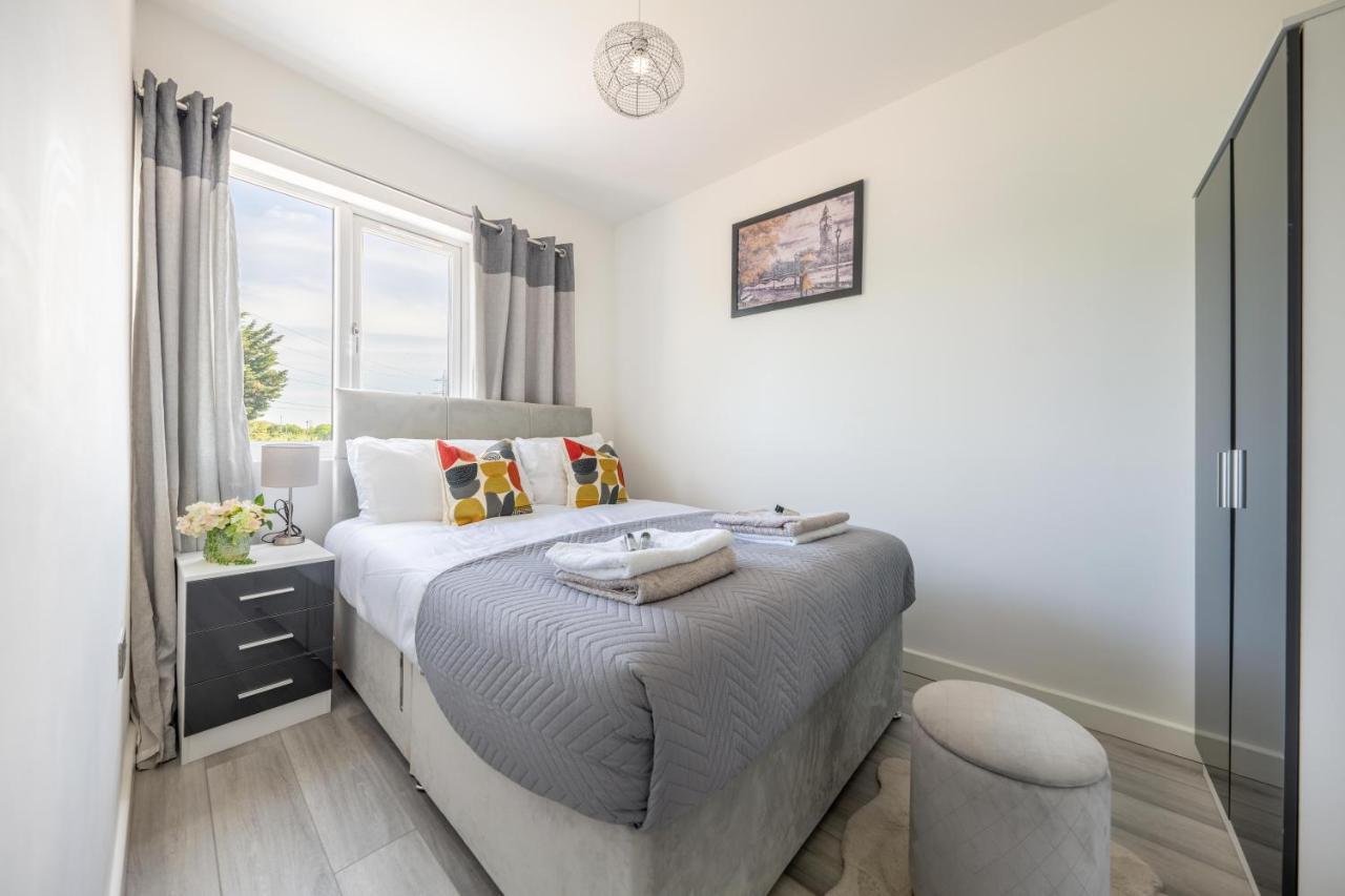 Ash View Place 4 -Heathrow - Thorpe Park - Free Parking Staines-upon-Thames Kültér fotó