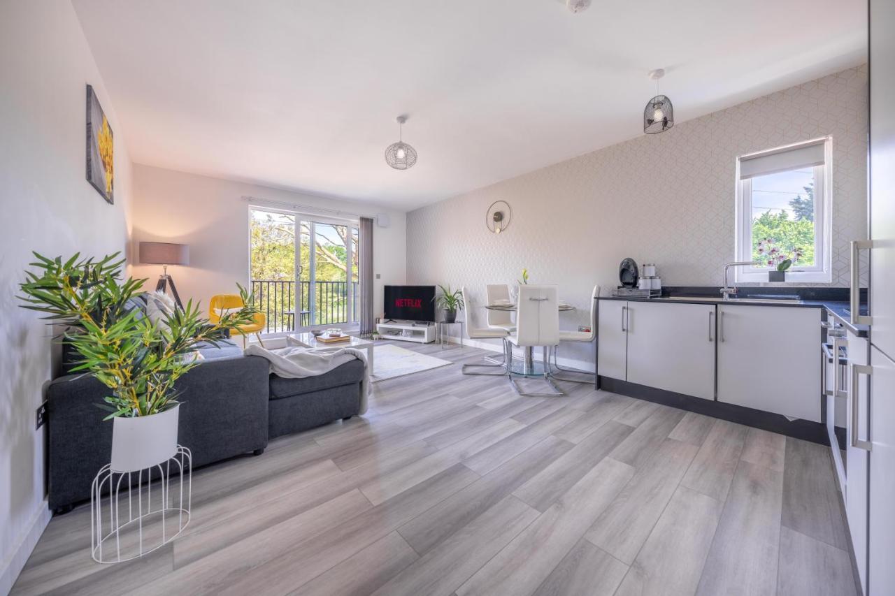 Ash View Place 4 -Heathrow - Thorpe Park - Free Parking Staines-upon-Thames Kültér fotó