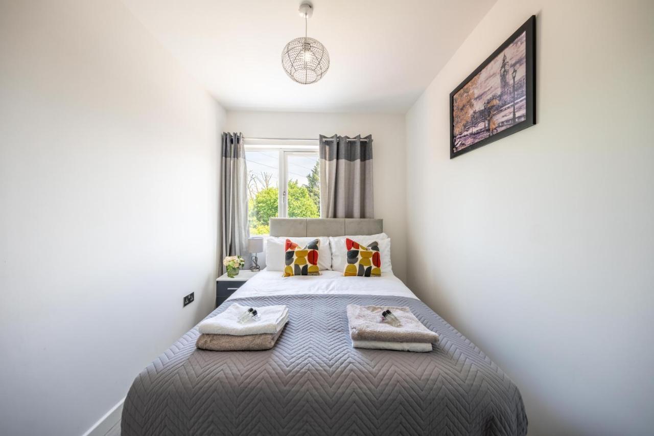 Ash View Place 4 -Heathrow - Thorpe Park - Free Parking Staines-upon-Thames Kültér fotó