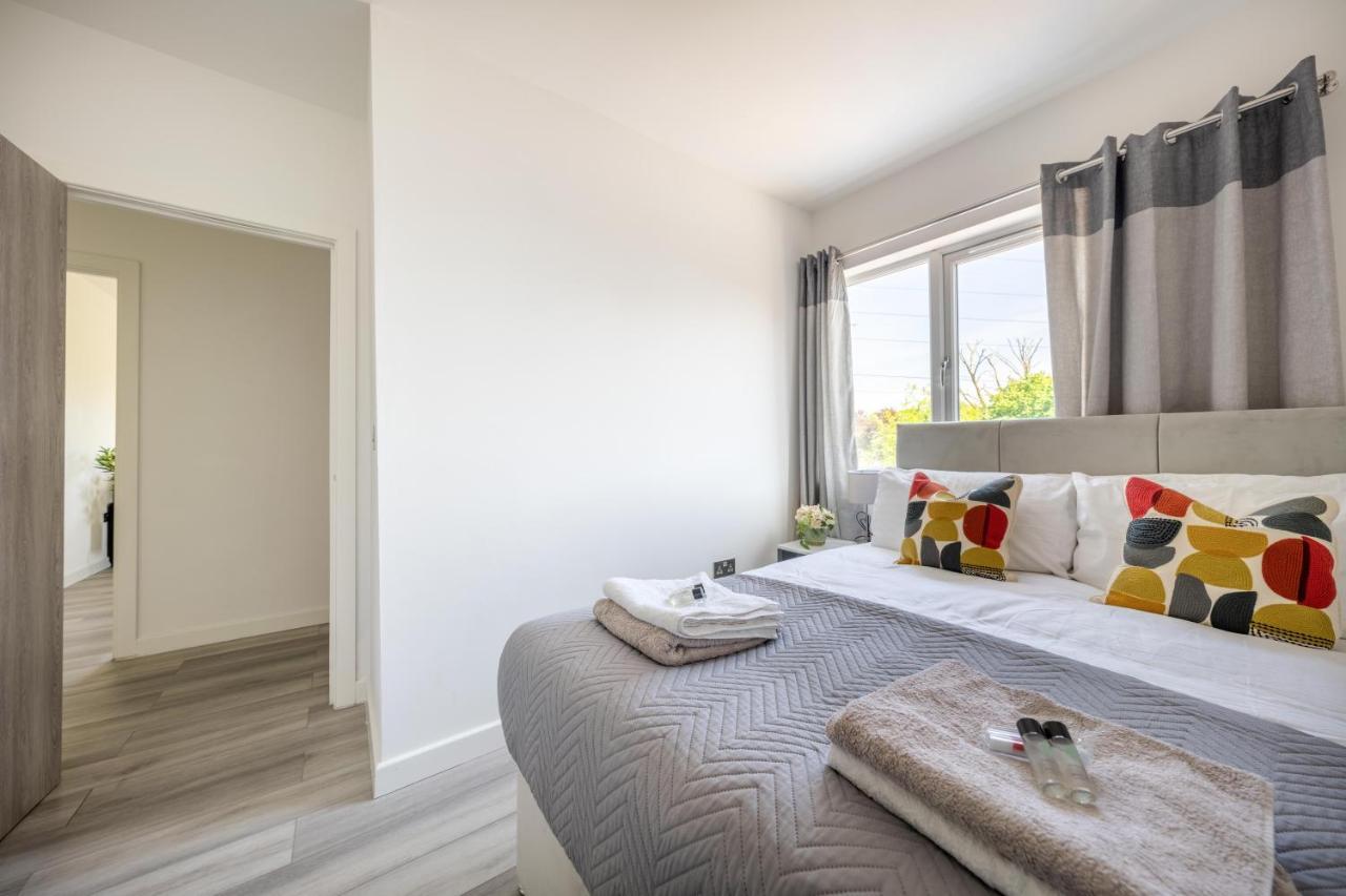 Ash View Place 4 -Heathrow - Thorpe Park - Free Parking Staines-upon-Thames Kültér fotó